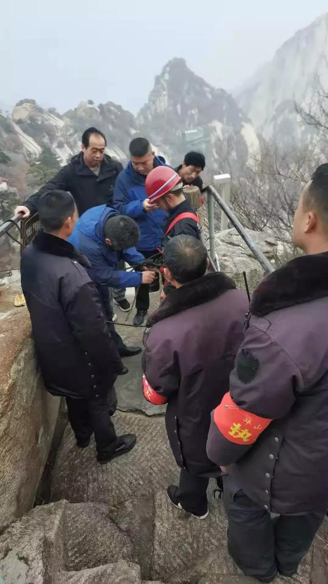 【華山西峰索道】太華索道公司組織干部職工開展學雷鋒志愿服務活動(圖7)